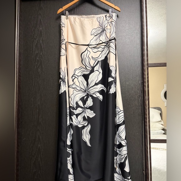Nicole Miller Strapless Dress in Black and Cream Floral